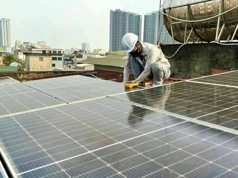 Bộ Công Thương đề xuất mới về lắp điện mặt trời mái nhà tự dùng phải thông báo