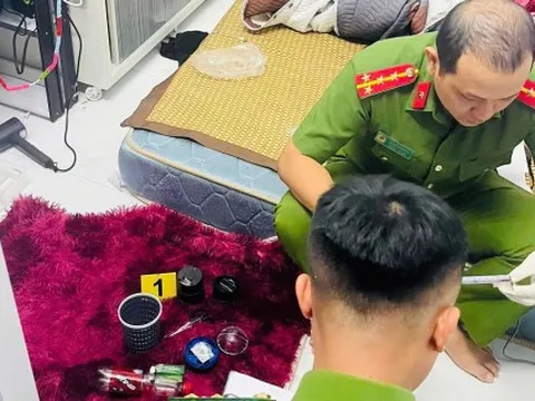 Truy quét tụ điểm ma túy núp trong buồng ngủ 