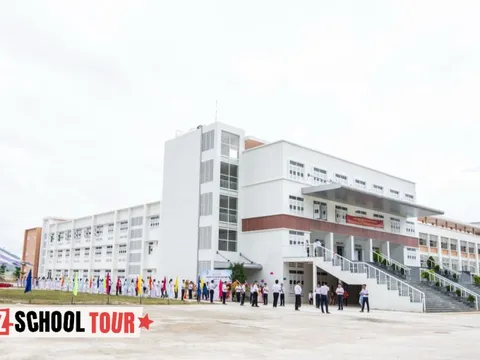 Ngôi trường miền biển 6 năm có 2 học sinh vào Chung kết Olympia, rộng tới 45.000m2, học thì giỏi mà chơi cũng hết mình