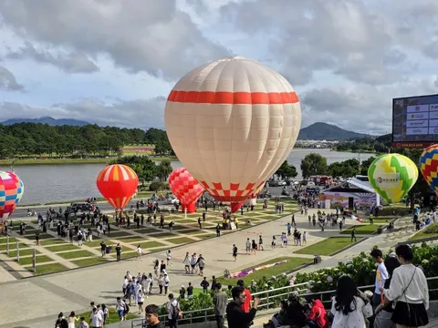 Đà Lạt rộn ràng với lễ hội Khinh khí cầu đầy màu sắc