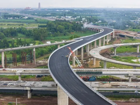 Cao tốc Biên Hòa - Vũng Tàu qua Đồng Nai đã thảm nhựa nhiều đoạn