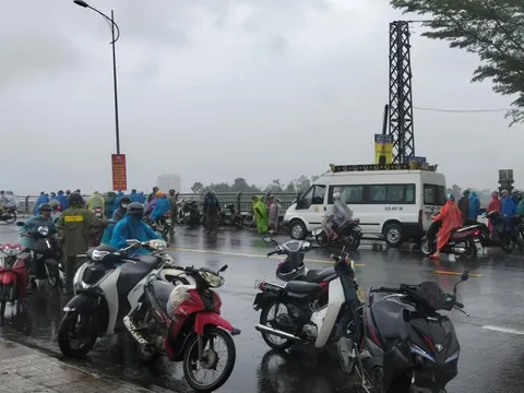 Đi bán cá, người phụ nữ ngã xuống vực giữa mưa gió mà không ai biết