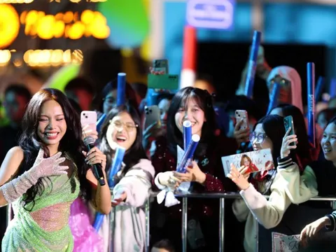 RHYDER, Hà Nhi khuấy động Hồ Gươm, khởi động ngày hội VPBank International Marathon