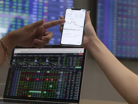 VN-Index lại rơi mất hơn 30 điểm