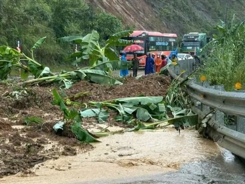 Miền Trung: Thủy điện xả lũ, hạ du lo ngập sâu