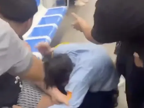 Công an vào cuộc vụ người đàn ông bị đánh trên tàu Metro số 1