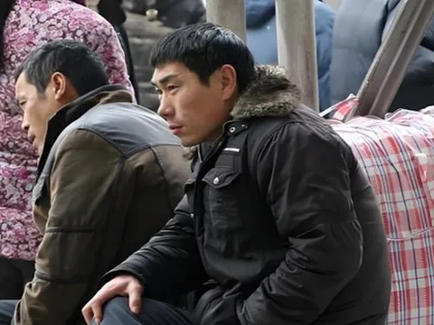 Con trai đi làm 3 năm gửi về nhà hơn 2 tỷ, mẹ không nhận được đồng nào, báo cảnh sát thì phát hiện sự thật chấn động