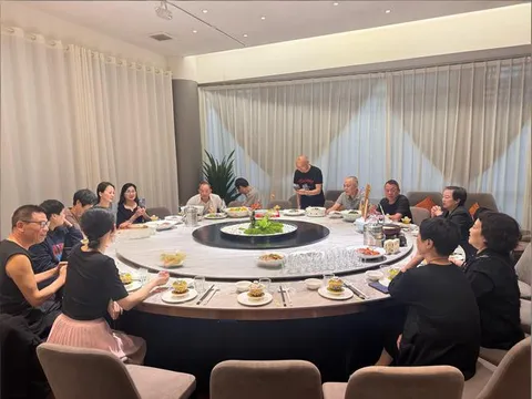 Lương hưu mẹ chồng 30 triệu nhưng họ hàng hỏi, tôi trả lời: “3 triệu đồng/tháng, chúng cháu vẫn chu cấp”, cả đời không quên phản ứng nhà chồng