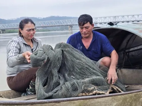Cặp vợ chồng 20 năm giành giật sự sống cho hơn 50 người nghĩ quẫn giữa dòng Lam