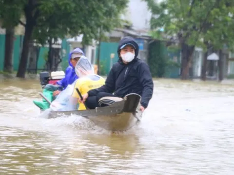 TP Huế: Nước bủa vây tứ phía, ngập lụt trên diện rộng