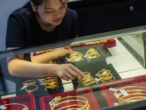 Giá vàng trong nước rớt mạnh