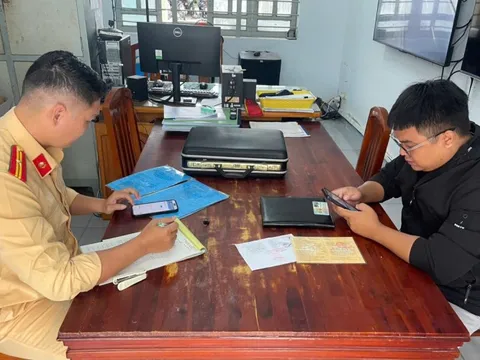 Khánh Hòa: Xử phạt ô tô biển số vàng chạy ngược chiều