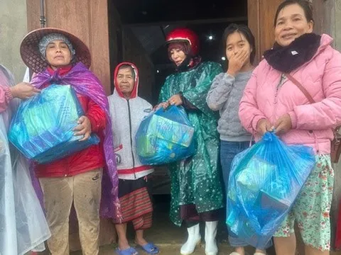 Các cấp Hội LHPN TP Huế khẩn trương hỗ trợ người dân vùng ngập lụt