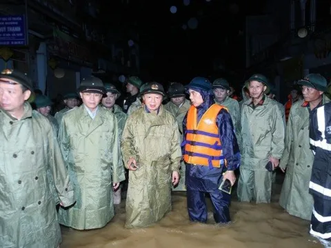 Phó Thủ tướng Trần Hồng Hà kiểm tra, chỉ đạo công tác ứng phó lũ lụt tại Huế