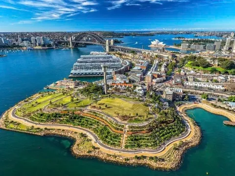 Các thành phố 'trả lại' bờ sông cho người dân thế nào?