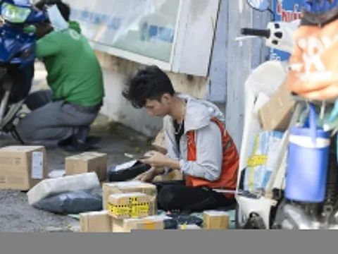 Người Việt chi gần 4 tỷ USD mua sắm trên Shopee, Lazada, TikTok Shop