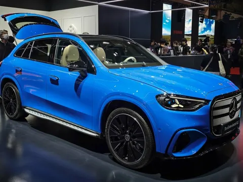 Cận cảnh Mercedes-Benz GLC EQ - SUV điện có lưới tản nhiệt phát sáng