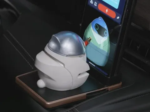 Chim biết nói Eporo - bạn đồng hành AI mới của chủ xe Nissan