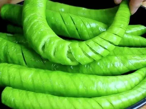 Đừng chỉ ăn lá, quả của cây này quý như "nhân sâm người nghèo" chợ nào cũng bán