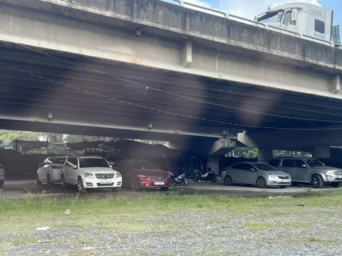 Chủ tịch TP.HCM yêu cầu không để tồn tại bãi giữ xe tự phát