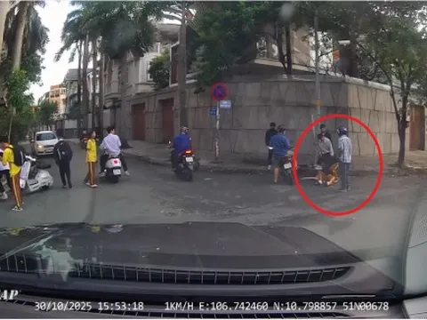 Nhóm học sinh rượt đuổi đánh nhau trên đường, 1 em bị đánh đến co giật