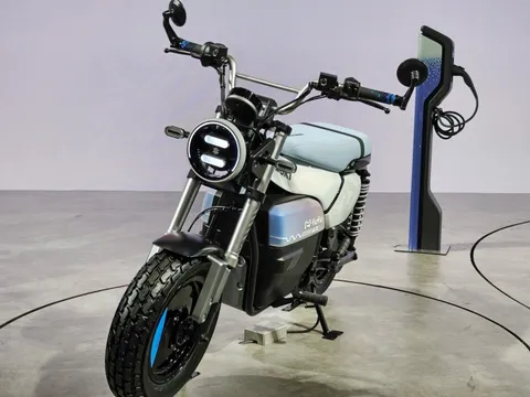 Xe máy điện hoài cổ Suzuki e-VanVan lộ diện, dễ sớm về Việt Nam