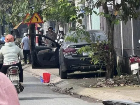 Phát hiện thi thể cô gái phân huỷ trong xe hơi ở TP HCM