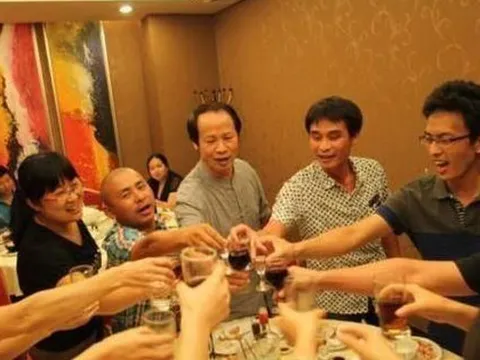 66 tuổi rồi, tôi hiểu ra: Sau 60, đừng đi họp lớp nữa nếu không muốn rước phiền!