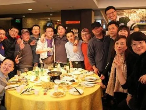 Đi họp lớp tự bỏ hơn 1 triệu bù hoá đơn: Về phòng, tôi chết sững trước 3 câu nói của bạn cũ, âm thầm rời nhóm chat