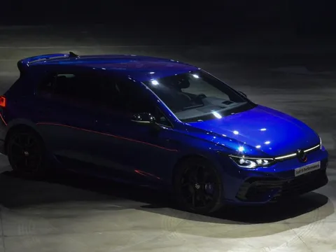 Volkswagen Golf ra mắt Việt Nam - bản xe đua giá gần 1,9 tỷ đồng