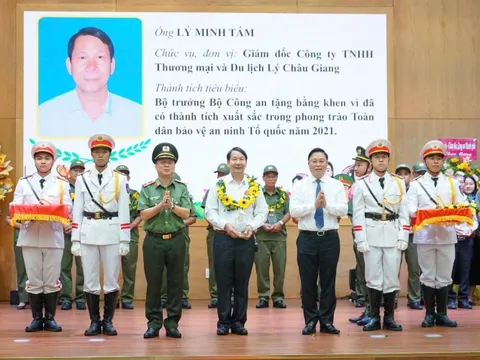 Nặng lòng với đồng bào nghèo