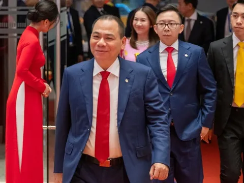 Tất cả thành viên gia đình ông Phạm Nhật Vượng đã lộ diện