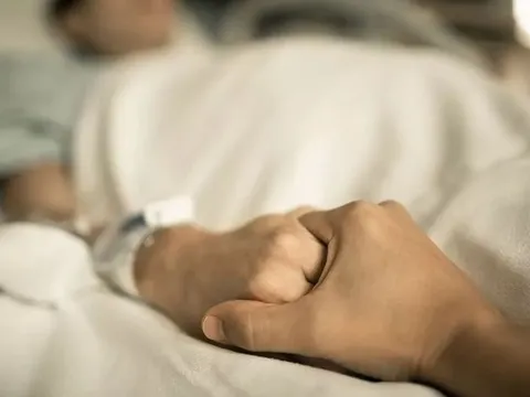 Người đàn ông 59 tuổi tử vong vì đêm nào cũng uống thứ nước "vạn người mê"