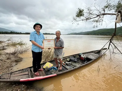 Khen thưởng 2 công dân dũng cảm cứu người ở Đà Nẵng