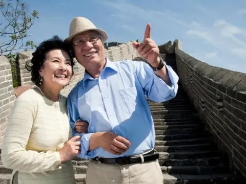 Lương hưu 30 triệu đồng, bà lão U60 ăn chơi hưởng thụ suốt 10 năm, gặp lại bạn cũ mới hối hận: "Tôi tính sai rồi"