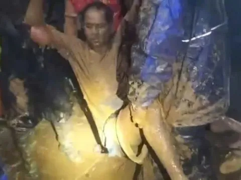 Lở núi kinh hoàng ở Đà Nẵng, vùi lấp 6 ngôi nhà  