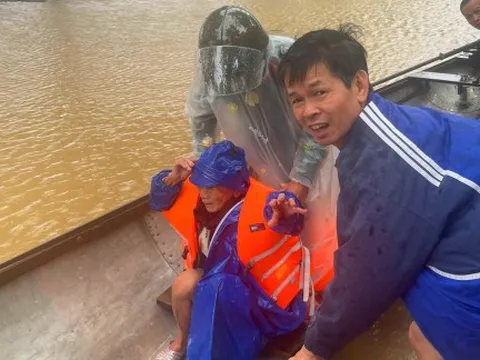 Mưa lũ vẫn tiếp tục vùi dập TP Huế 