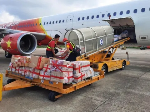 Vietjet cùng đồng bào vượt qua bão lũ, lan tỏa yêu thương