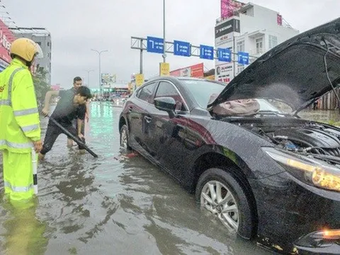 Mưa lớn kéo dài, nhiều nơi trong thành phố Đà Nẵng bị ngập nặng cục bộ