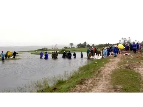 Hà Tĩnh: Vỡ đê bao Hồ Moong mỏ sắt Thạch Khê