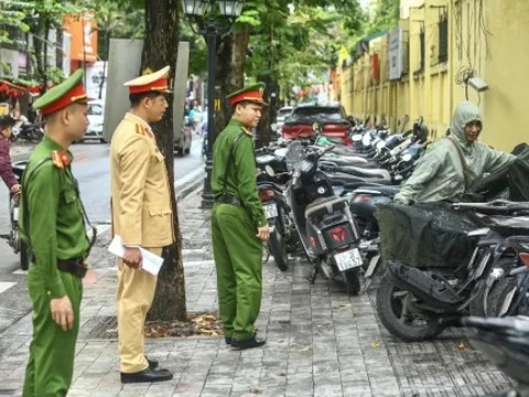 Công an Hà Nội đồng loạt kiểm tra việc chấp hành pháp luật giao thông của học sinh