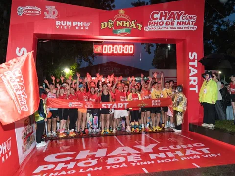 Hàng nghìn người xuống đường vì tình yêu phở Việt