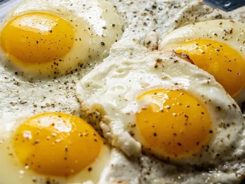 Mất 30 năm cuộc đời tôi mới biết cách làm trứng ốp la bằng lò vi sóng: Không bao giờ dùng chảo nữa