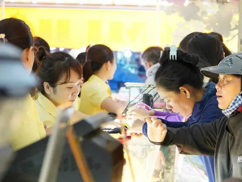 Lỗ nặng vì giá vàng 'nằm im'