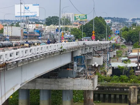 Cầu 9.000 tấn ở TP.HCM vừa cao thêm gần 1 m