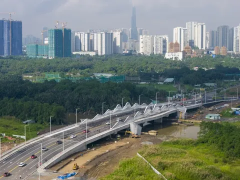 Cầu giảm kẹt xe cửa ngõ phía Đông TP.HCM chính thức thông xe