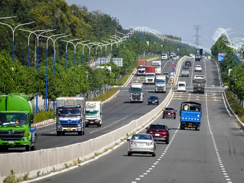 TP.HCM phân làn lại tuyến đường Mỹ Phước - Tân Vạn