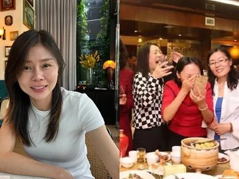 Mẹ Hà Nội chia sẻ: Họp lớp ở tuổi 40, bên ngoài là nụ cười, bên trong là cuộc “so ví” không ai nói ra