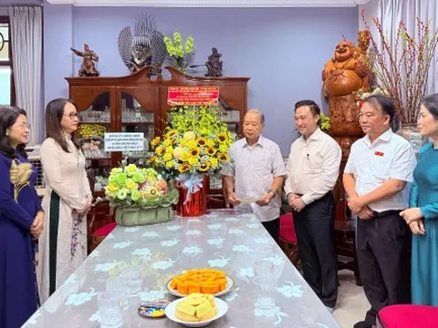 Lãnh đạo TPHCM thăm, chúc mừng gia đình cố nhà giáo Nguyễn Văn Đường