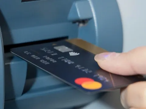 Thông tin quan trọng chủ thẻ tín dụng nên biết trước khi quá muộn